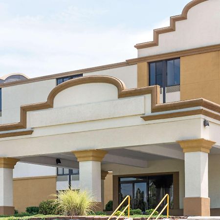 Days Inn By Wyndham Hagerstown I-70 Bagian luar foto