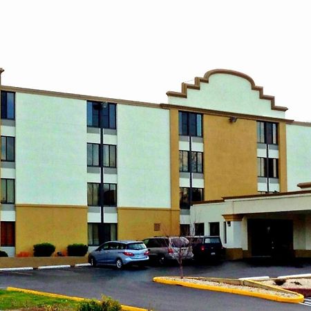 Days Inn By Wyndham Hagerstown I-70 Bagian luar foto