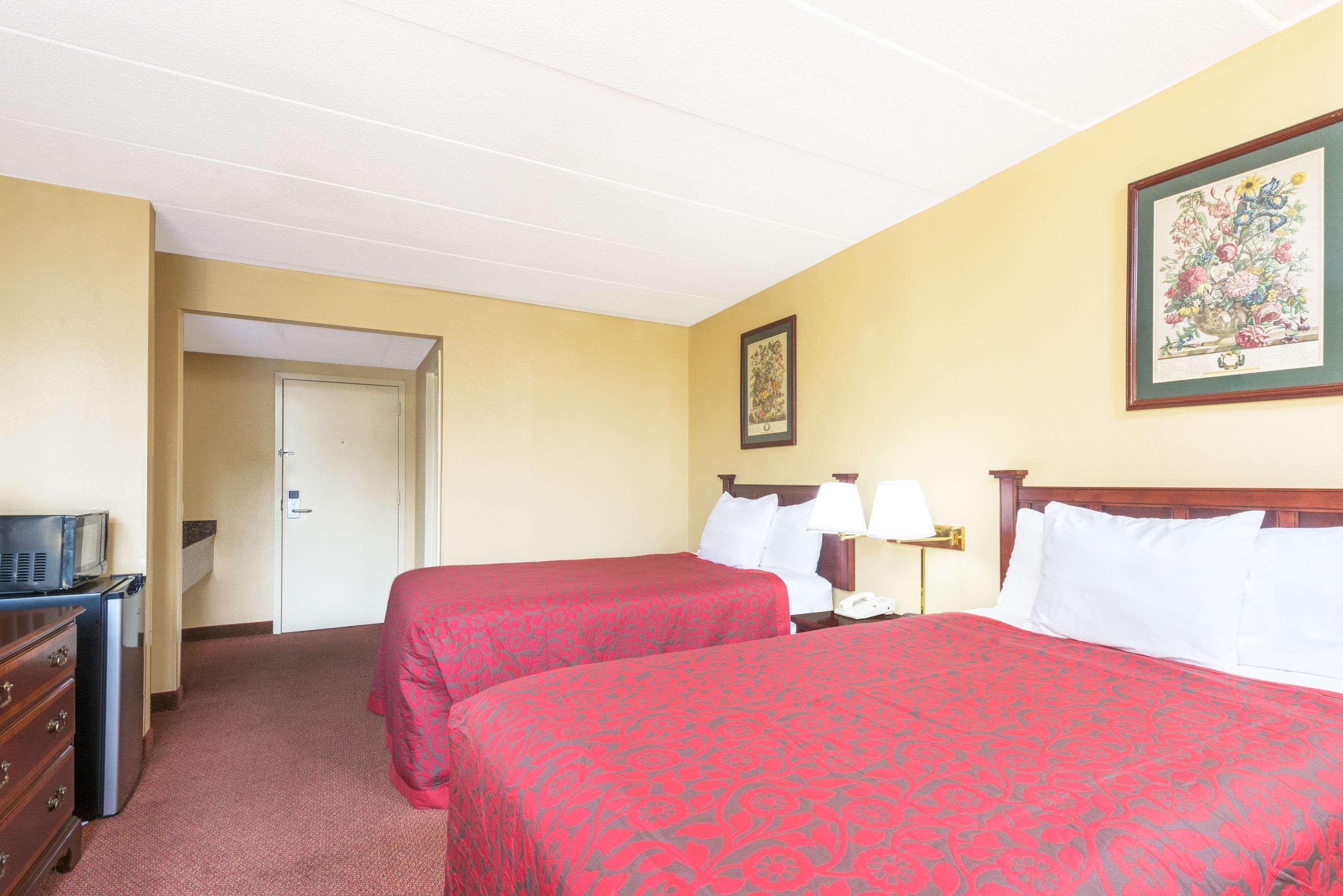 Days Inn By Wyndham Hagerstown I-70 Bagian luar foto