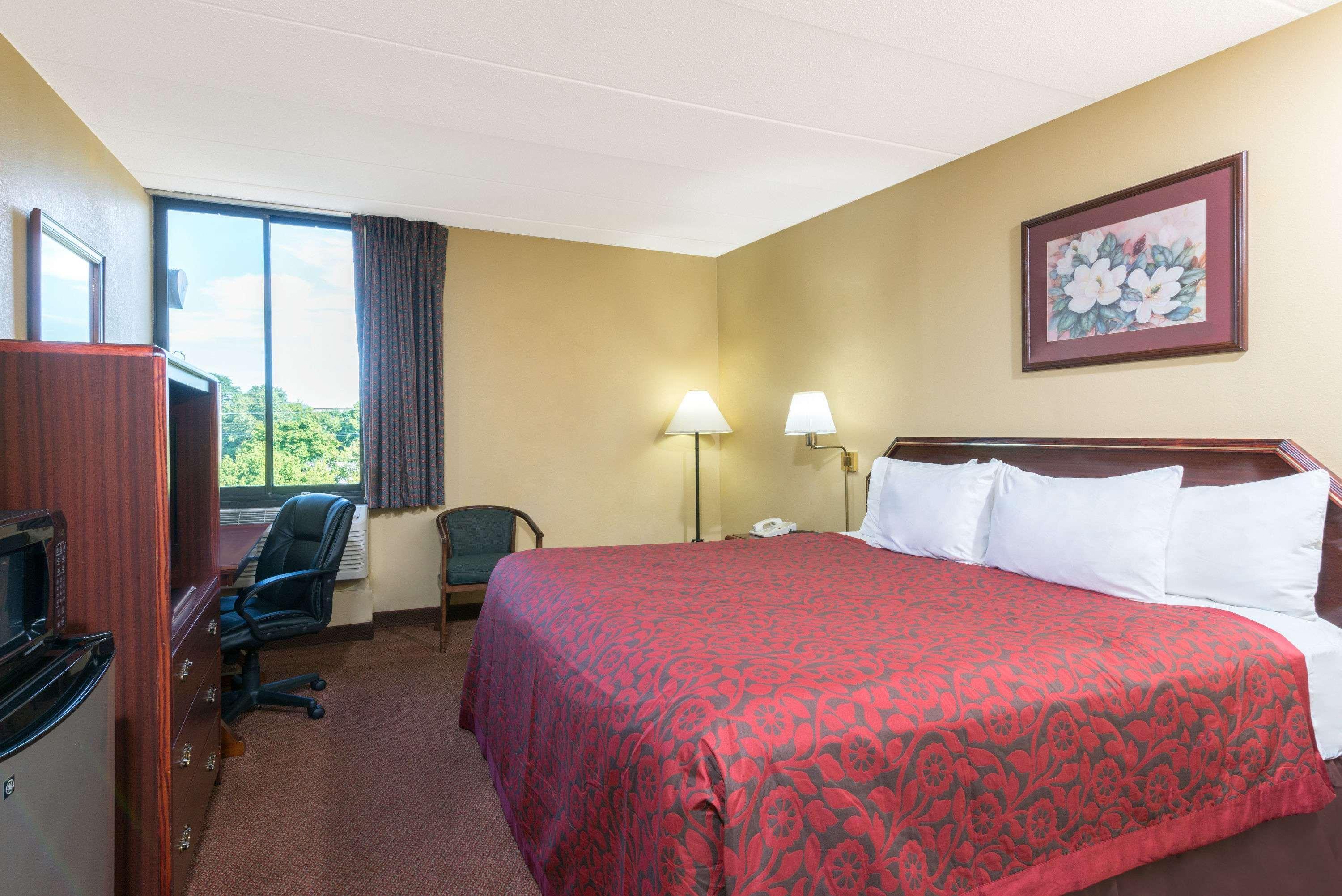 Days Inn By Wyndham Hagerstown I-70 Bagian luar foto