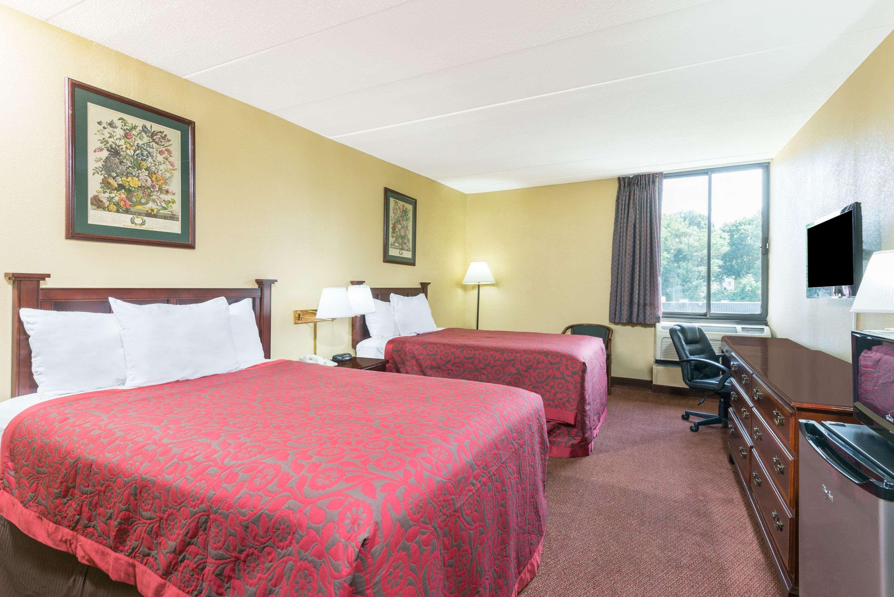 Days Inn By Wyndham Hagerstown I-70 Bagian luar foto