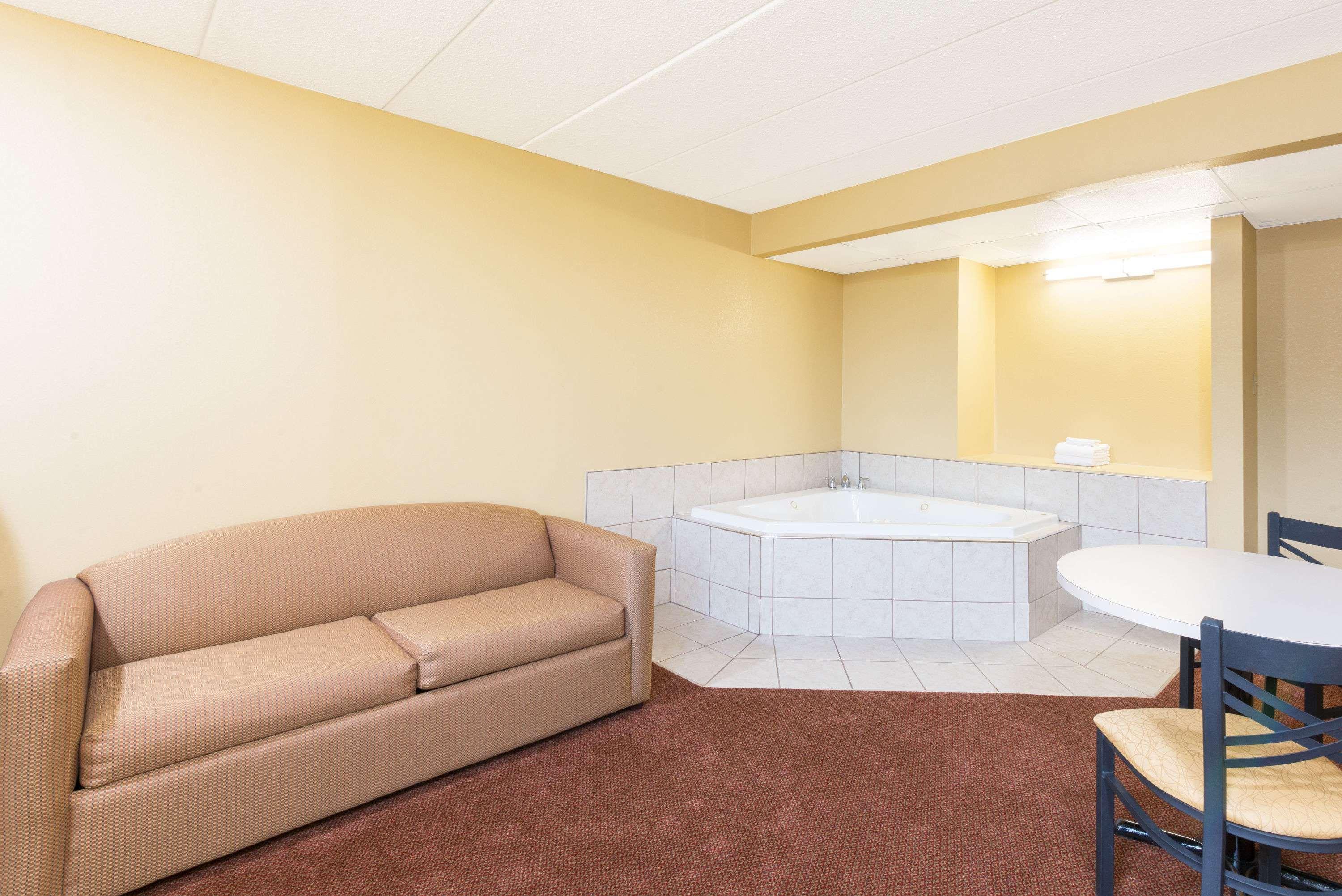 Days Inn By Wyndham Hagerstown I-70 Bagian luar foto