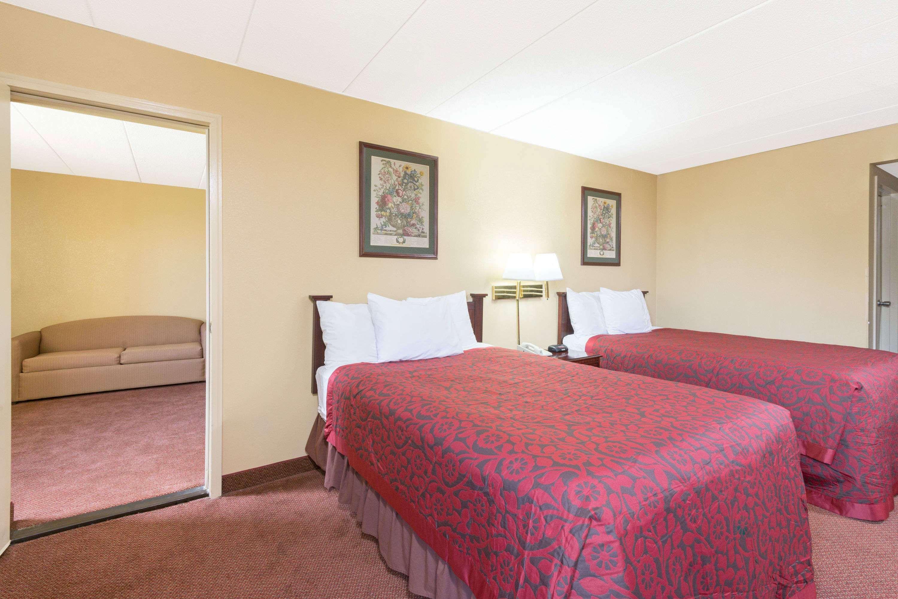 Days Inn By Wyndham Hagerstown I-70 Bagian luar foto