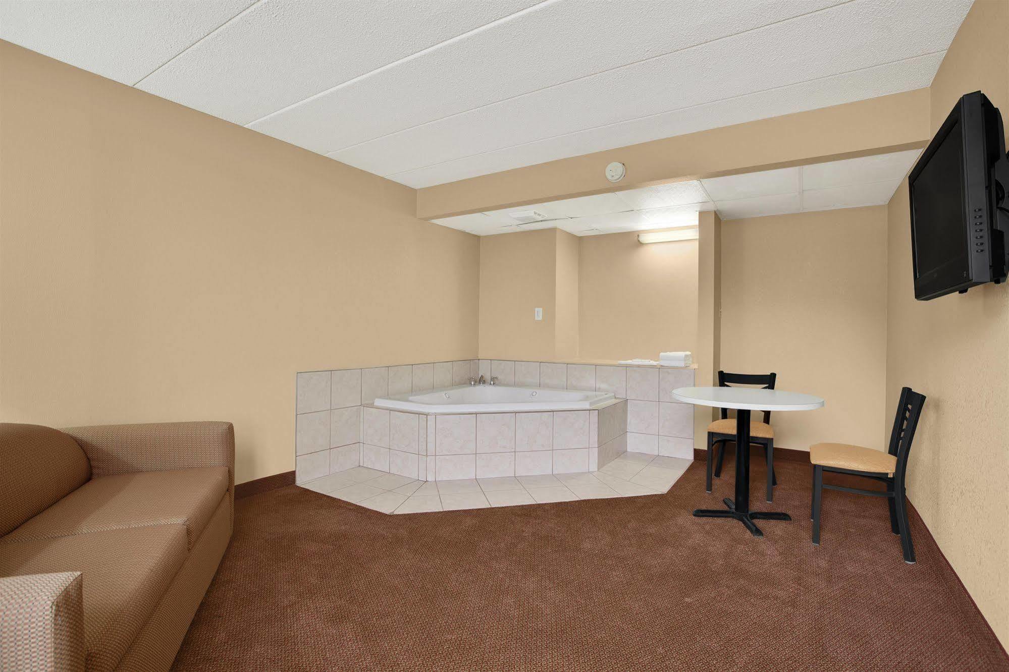 Days Inn By Wyndham Hagerstown I-70 Bagian luar foto