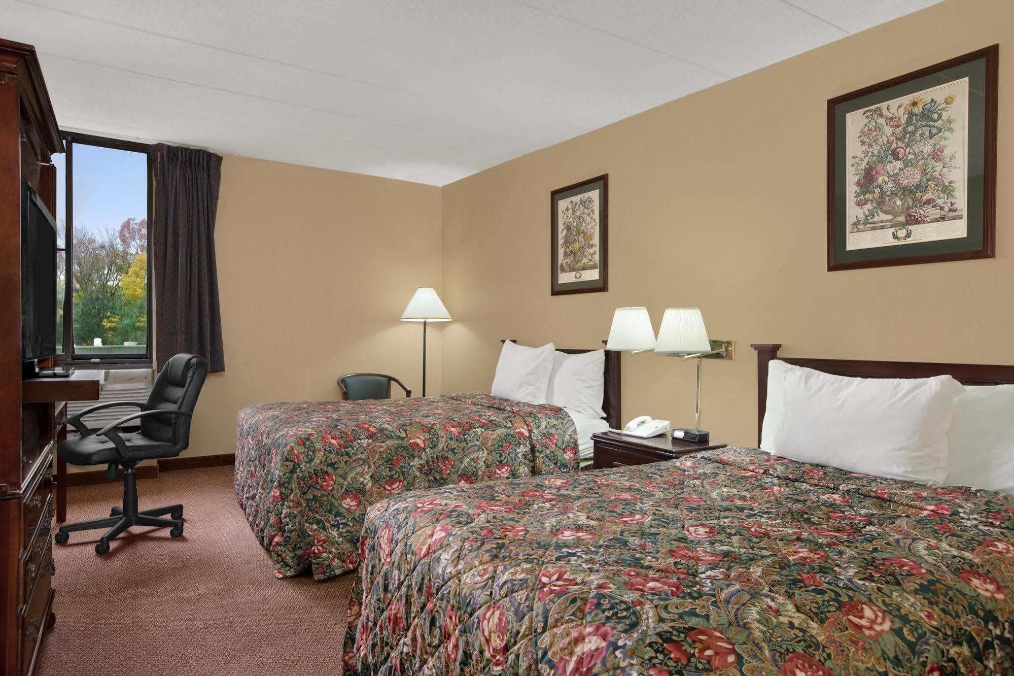 Days Inn By Wyndham Hagerstown I-70 Bagian luar foto